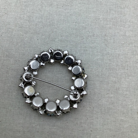 Vintage Trifari Rhinestone and Pearl  Brooch - Picture 4 of 4